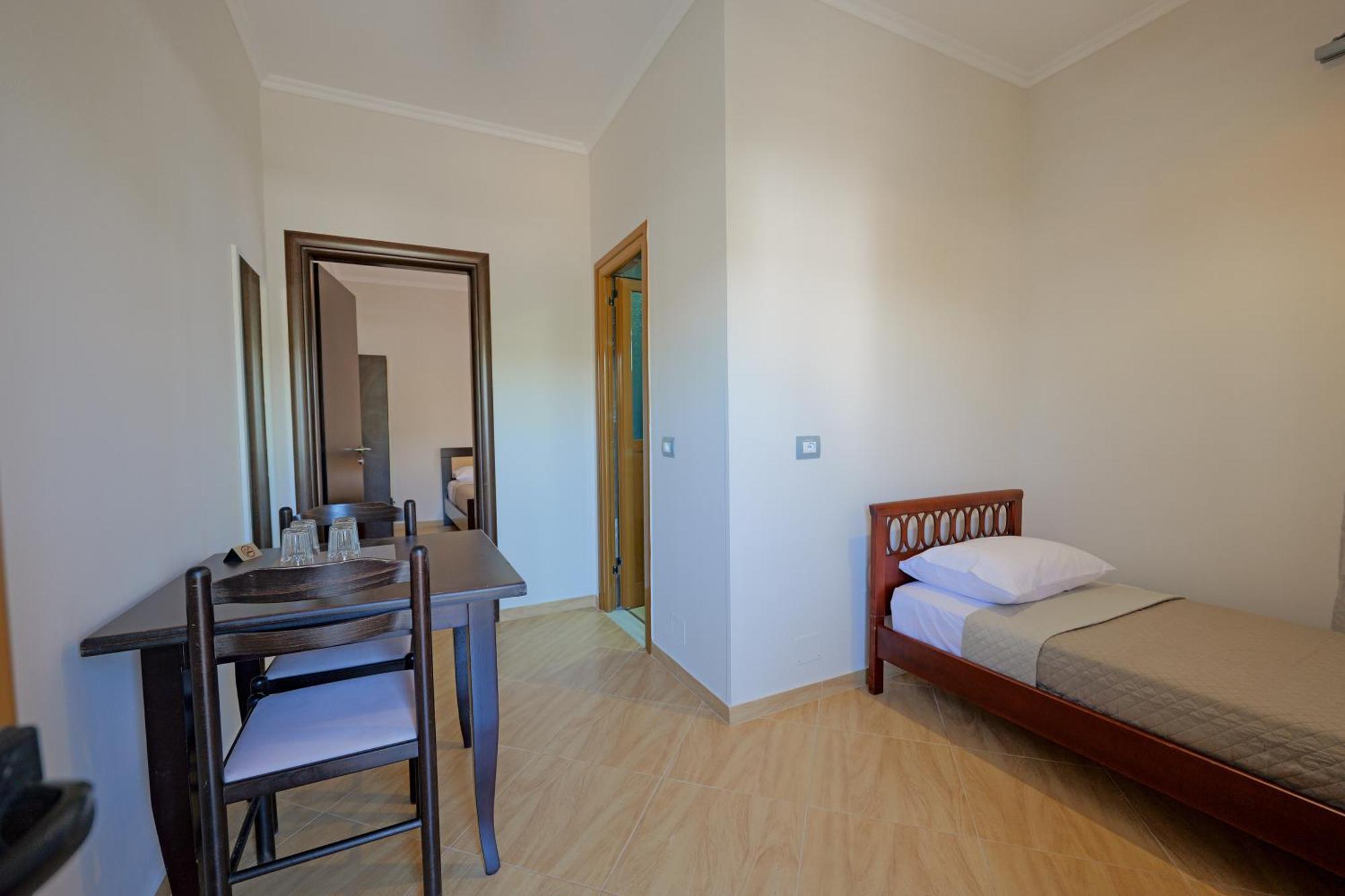 Hotel Deja Vu Ksamil Habitación foto