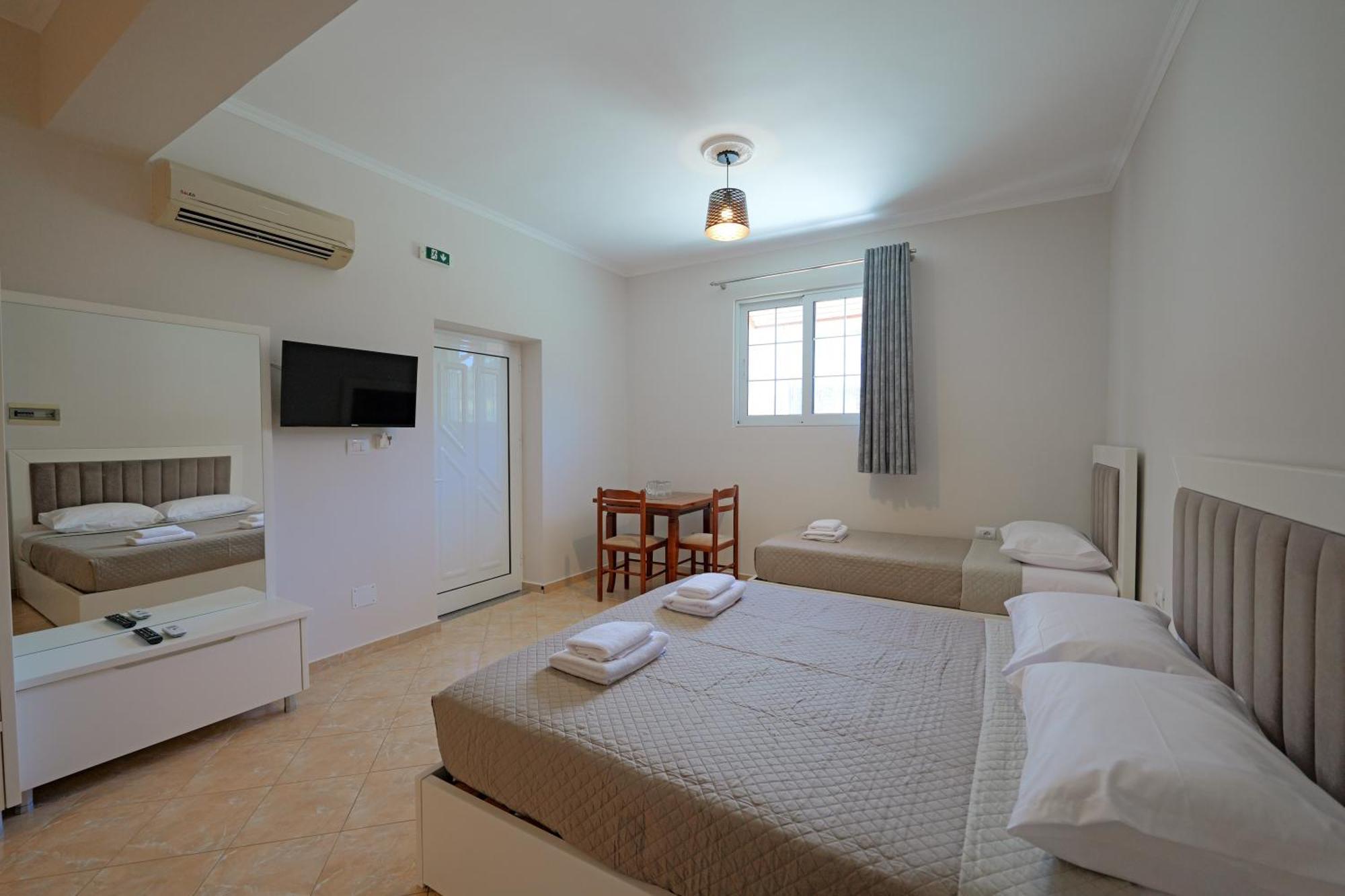 Hotel Deja Vu Ksamil Habitación foto